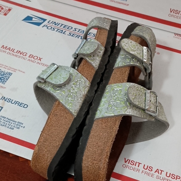 Birkenstock Birkis Stylish Women's Sandals with Silver Accents Size 38/7 - Picture 9 of 10